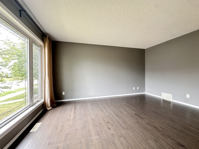 9432 211 St Nw - Photo 4 of 33
