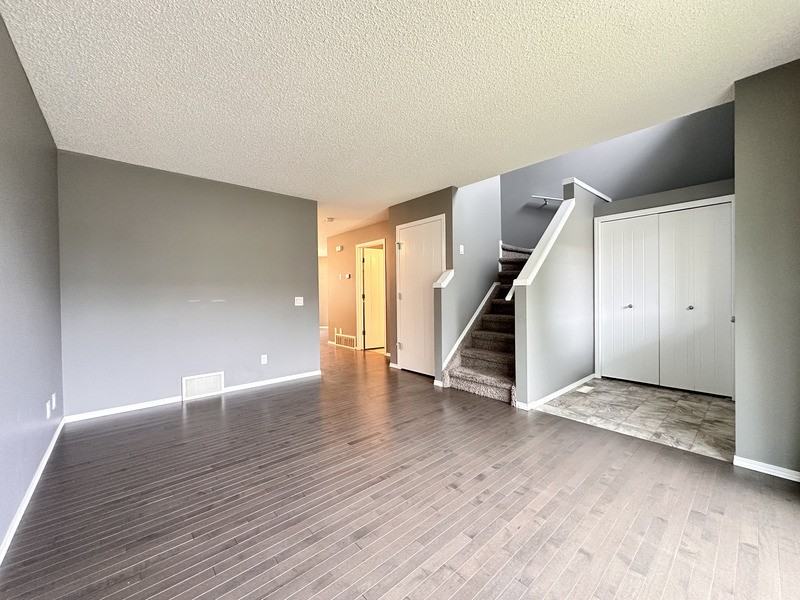 9432 211 St Nw - Photo 5 of 33