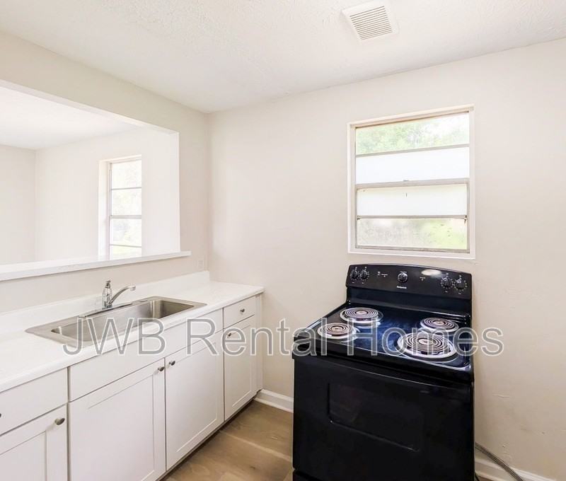 835 E Union St - Photo 4 of 21
