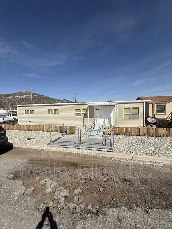 1235 Avenue G - Photo 3 of 20
