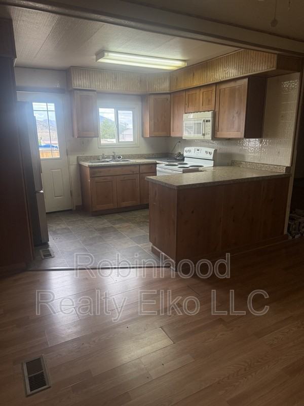 1235 Avenue G - Photo 7 of 20