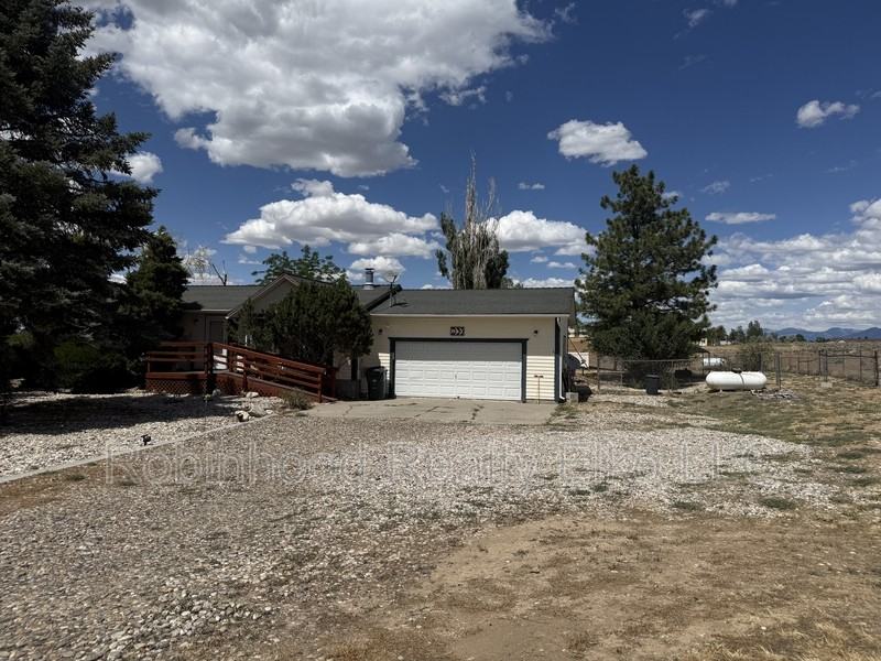 942 Bronco Dr - Photo 4 of 41