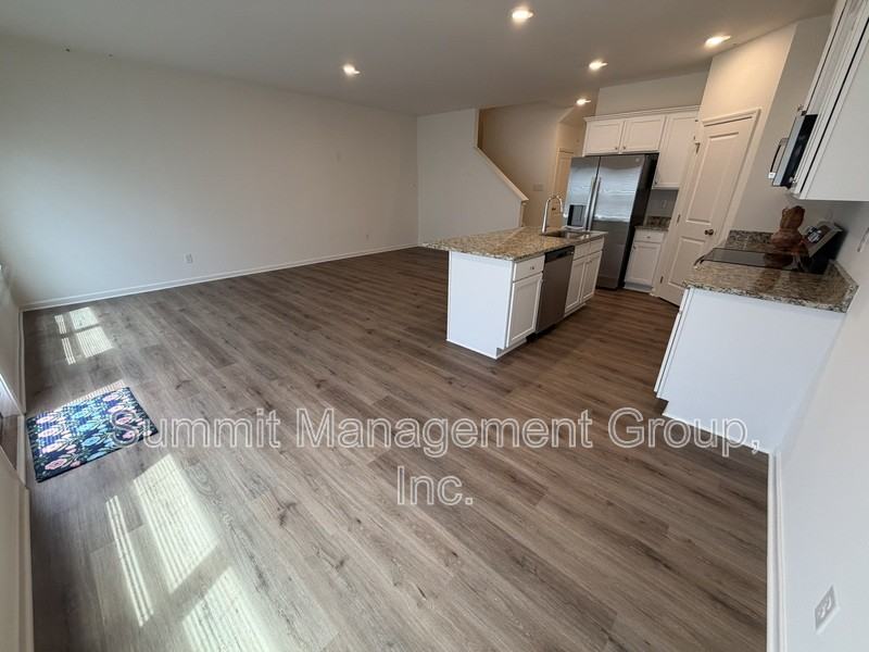 1506 Aralynn Ct - Photo 7 of 41