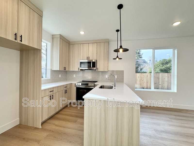 4381 Se Tolman St - Photo 3 of 15