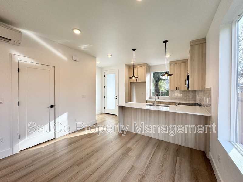 4381 Se Tolman St - Photo 6 of 15