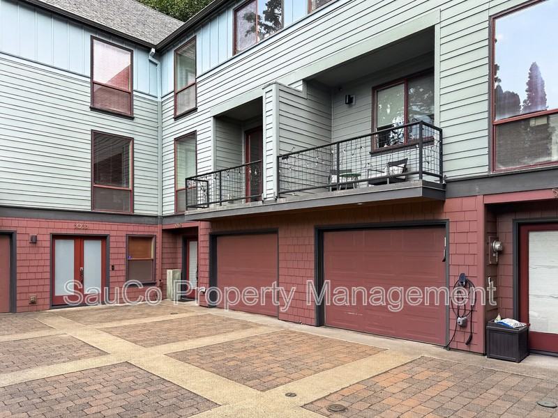 5049 Sw View Point Ter #B - Photo 3 of 34
