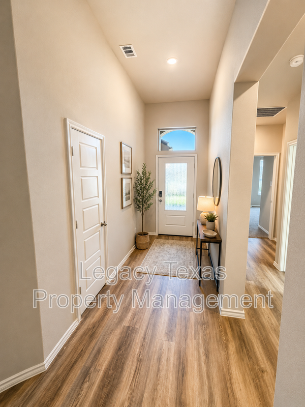 1911 Cherokee Ln - Photo 3 of 20