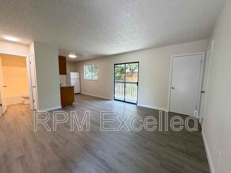 16006 34th Ave S #1 - Photo 4 of 13