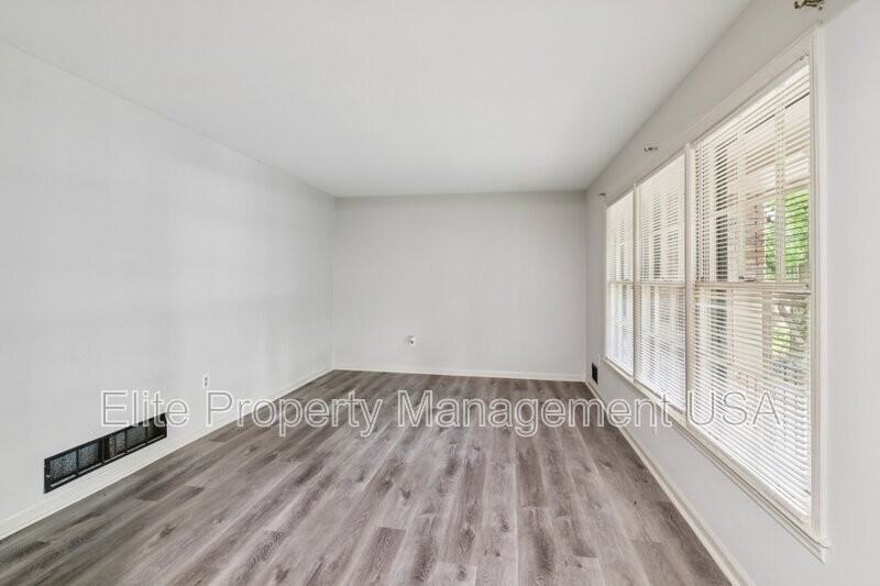 2600 Lantern Ln - Photo 4 of 20