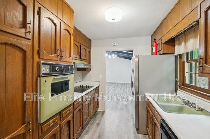 2600 Lantern Ln - Photo 7 of 20