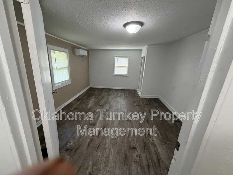 1213 N Alabama Ave - Photo 3 of 11