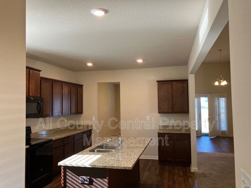 230 Smith Glen Dr - Photo 4 of 18