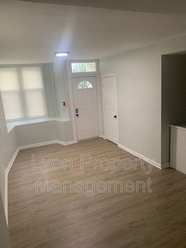 230 W School St #2 - Photo 4 of 9
