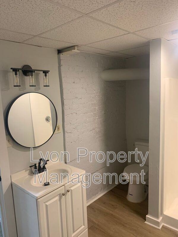 230 W School St #2 - Photo 6 of 9