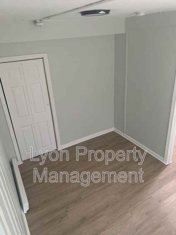 230 W School St #2 - Photo 7 of 9