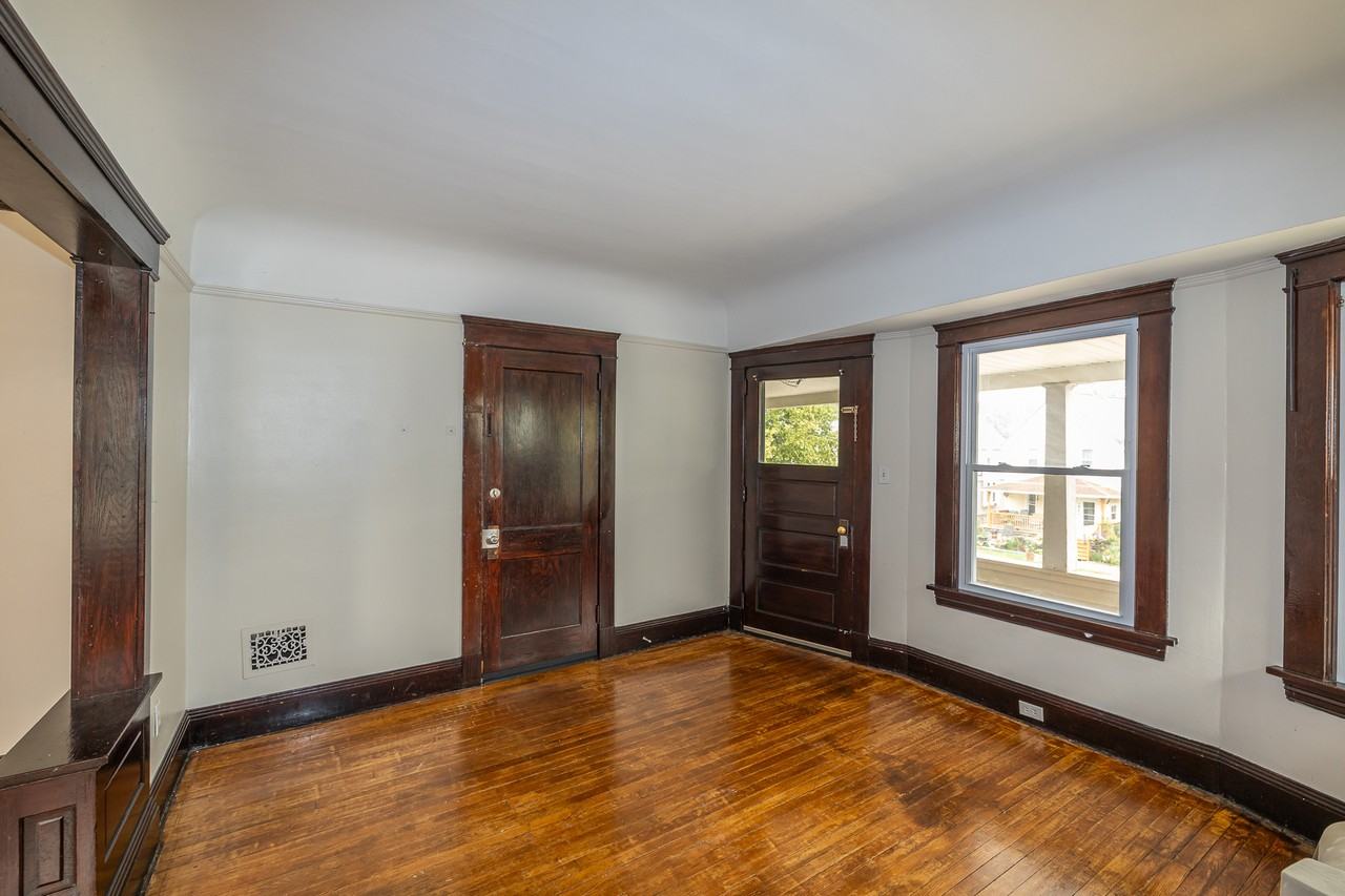 1530 Lakeland Ave - Photo 2 of 15
