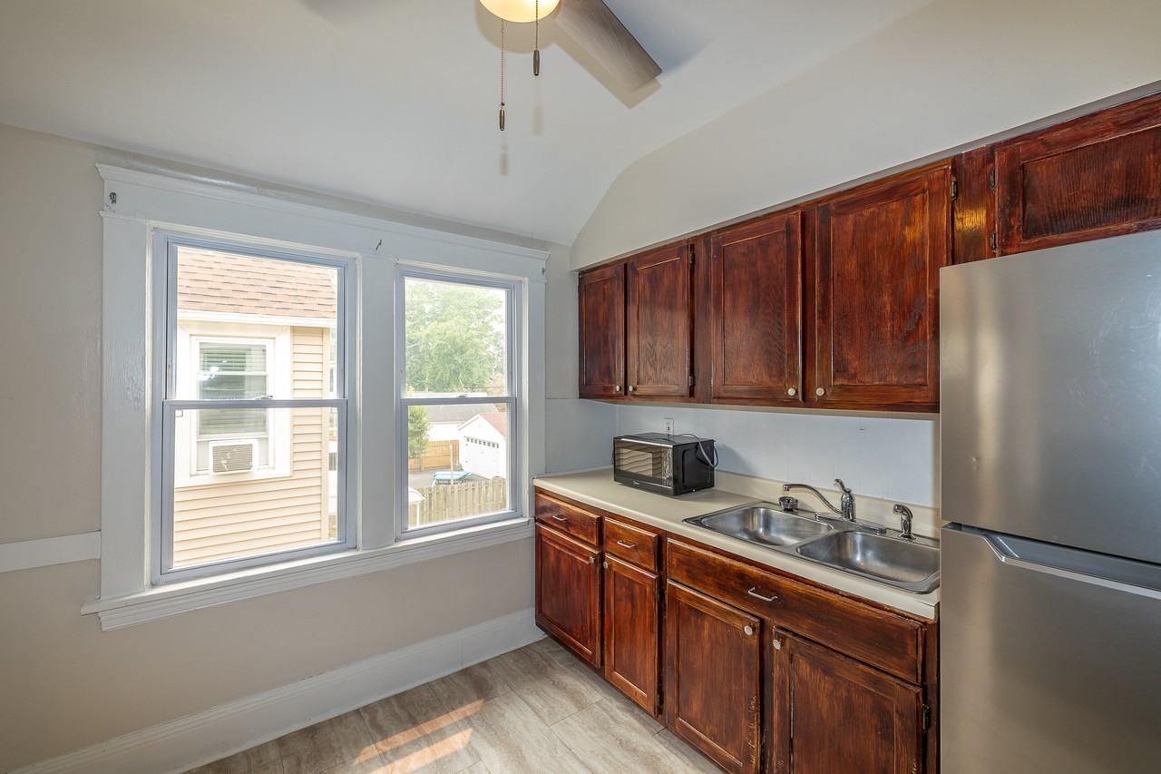 1530 Lakeland Ave - Photo 7 of 15