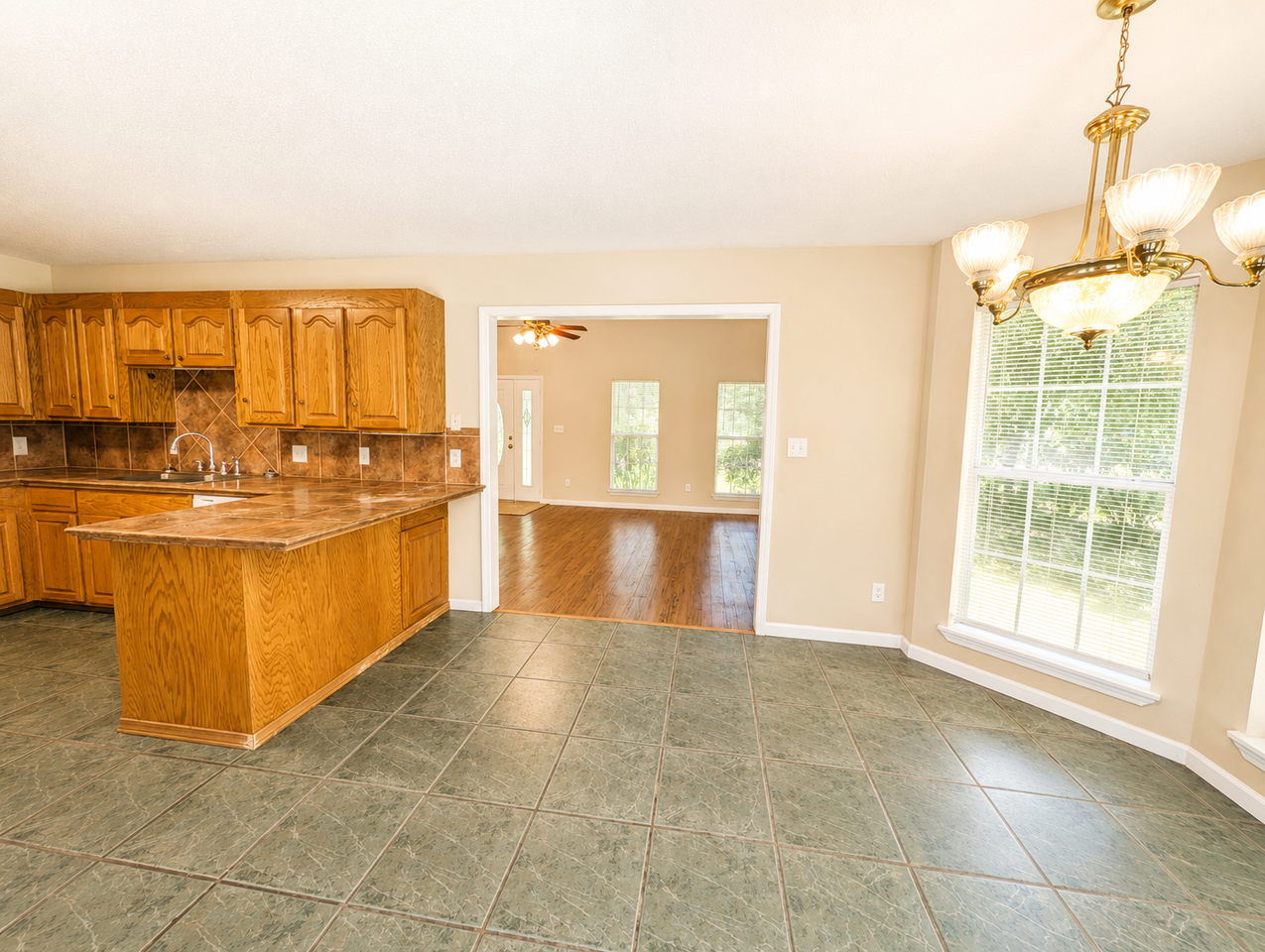 63 Griffith Rd - Photo 5 of 14