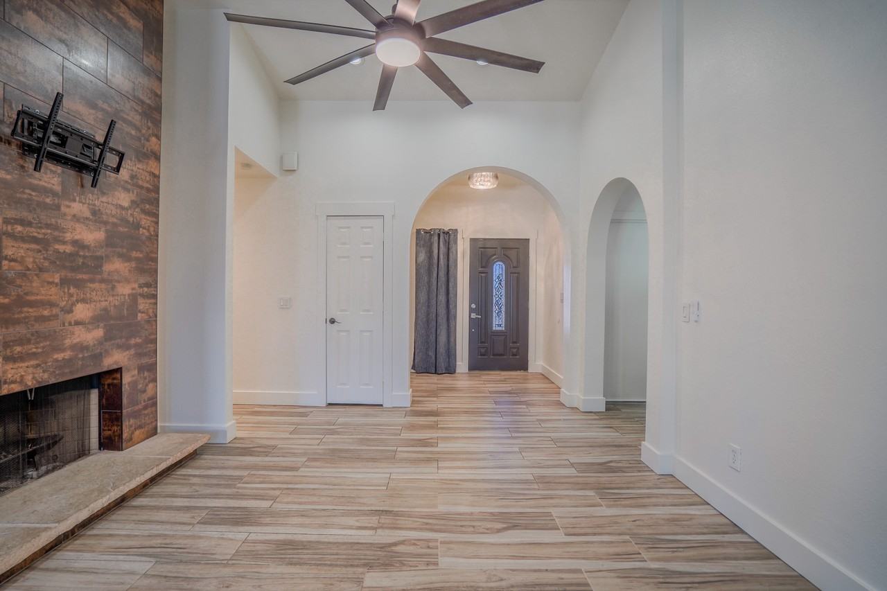 9054 N 84th Ln - Photo 5 of 36