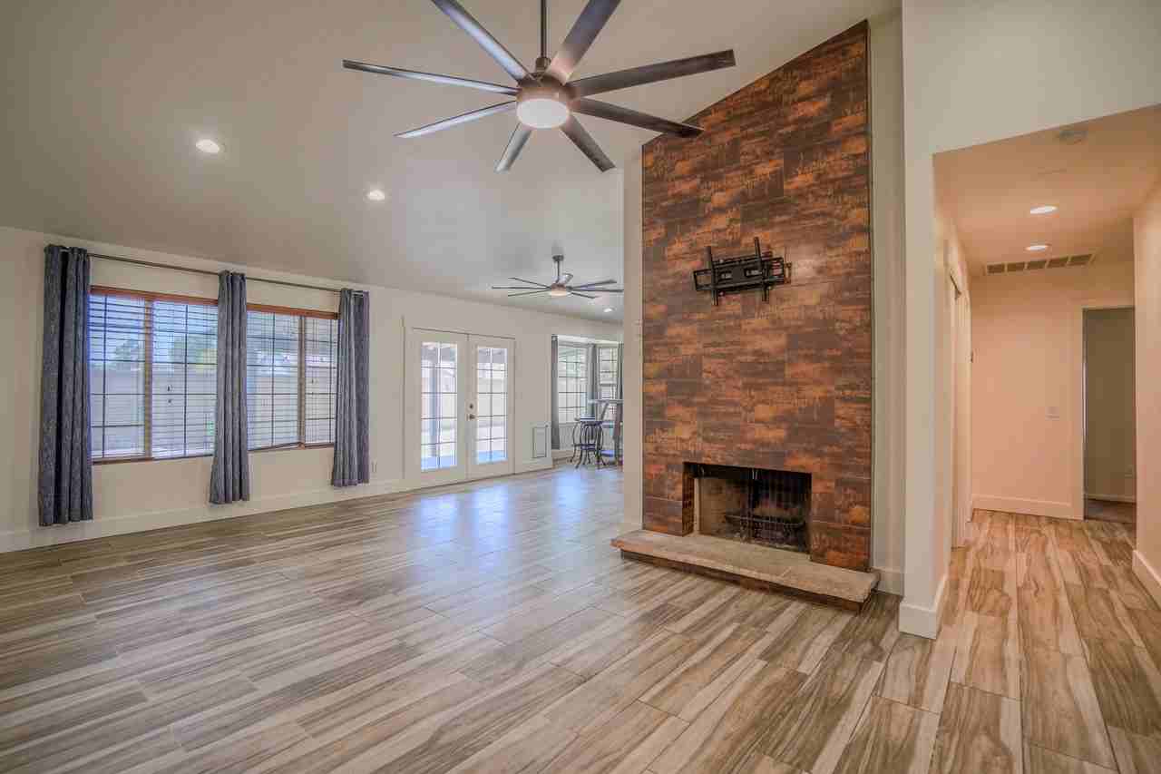 9054 N 84th Ln - Photo 6 of 36