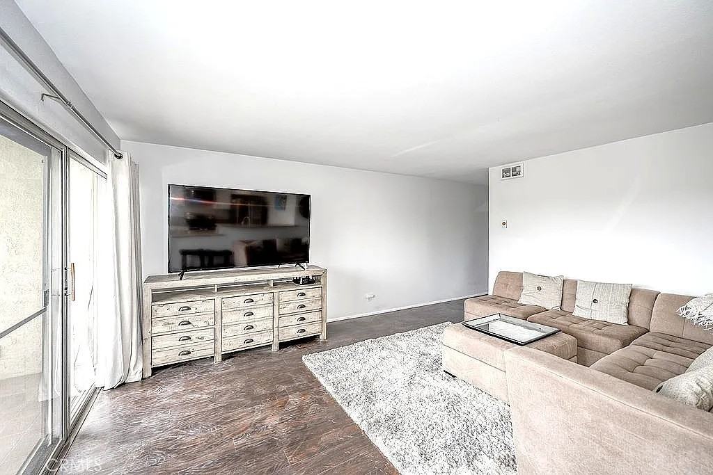 420 Redondo Ave #207 - Photo 6 of 12