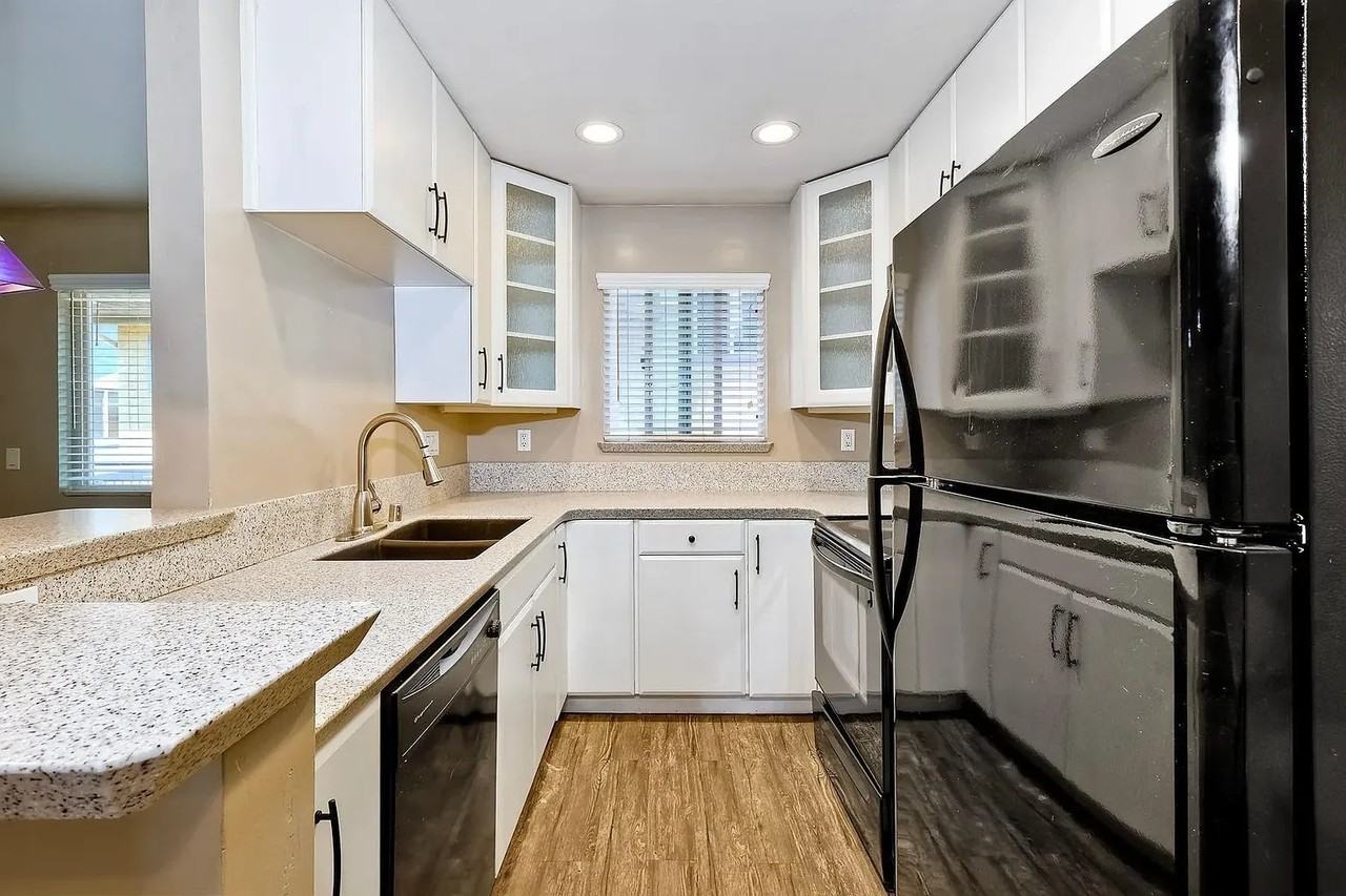 5550 Adelaide Ave #11 - Photo 6 of 13
