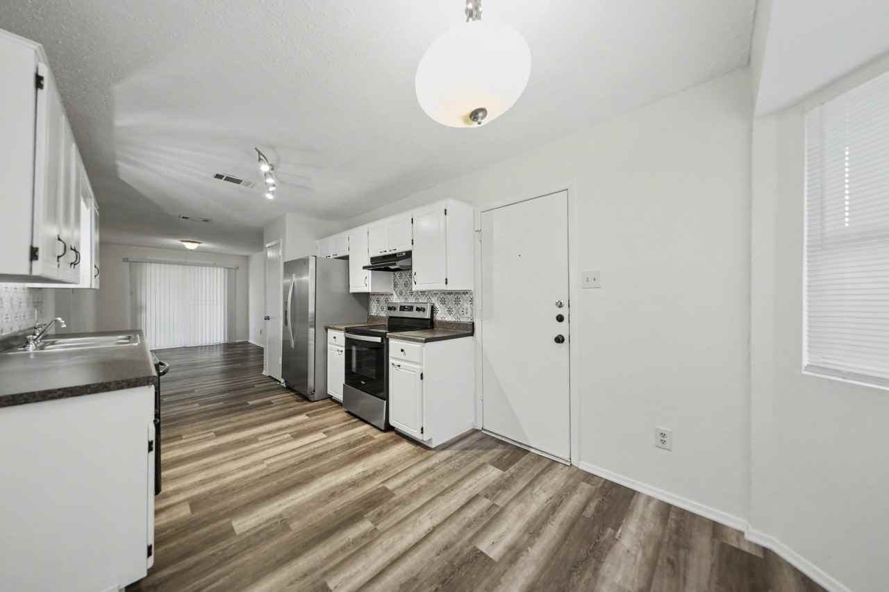 2904 Boyd Ave - Photo 6 of 24