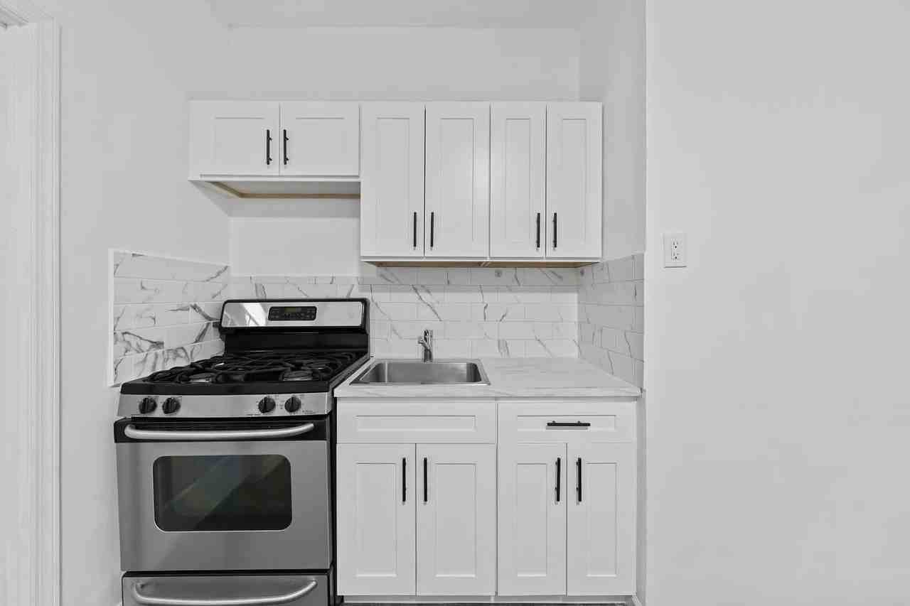40 Wellington Ct #1E - Photo 3 of 5