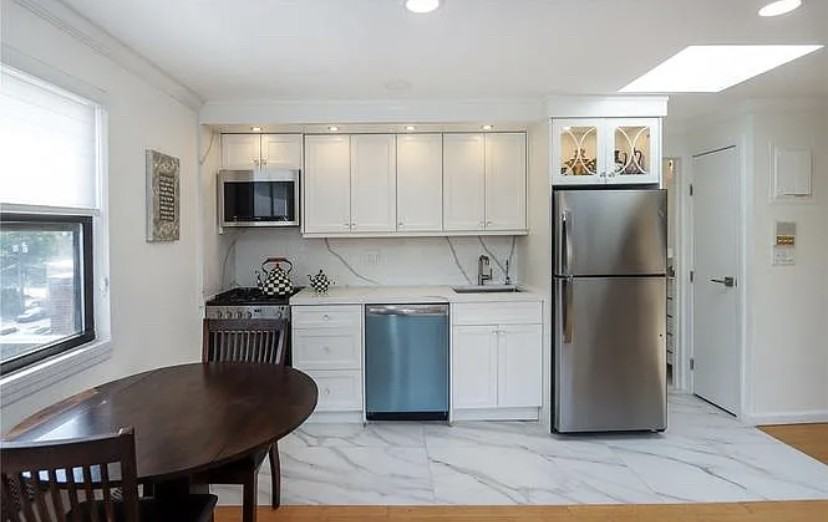 7 Bond St #400 - Photo 3 of 11
