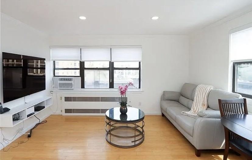 7 Bond St #400 - Photo 5 of 11