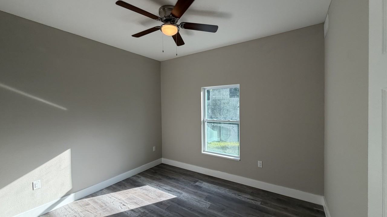 11234 4th Ave - Photo 4 of 16
