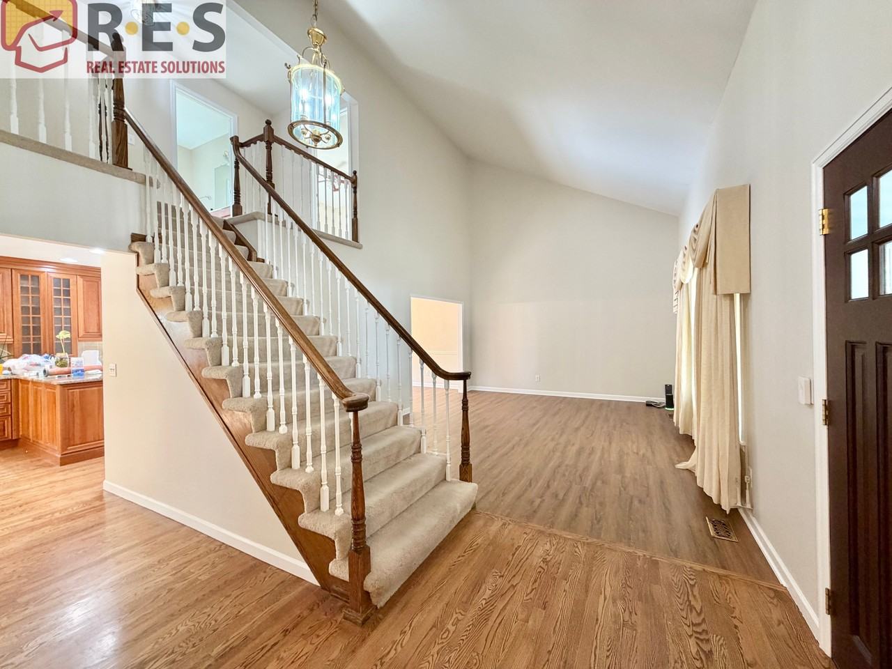 6346 S Jersey Ct - Photo 3 of 15