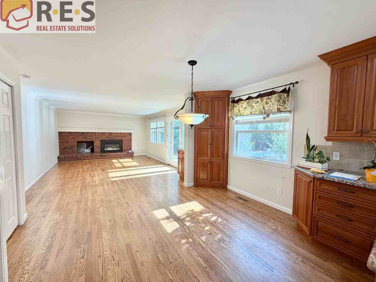 6346 S Jersey Ct - Photo 6 of 15