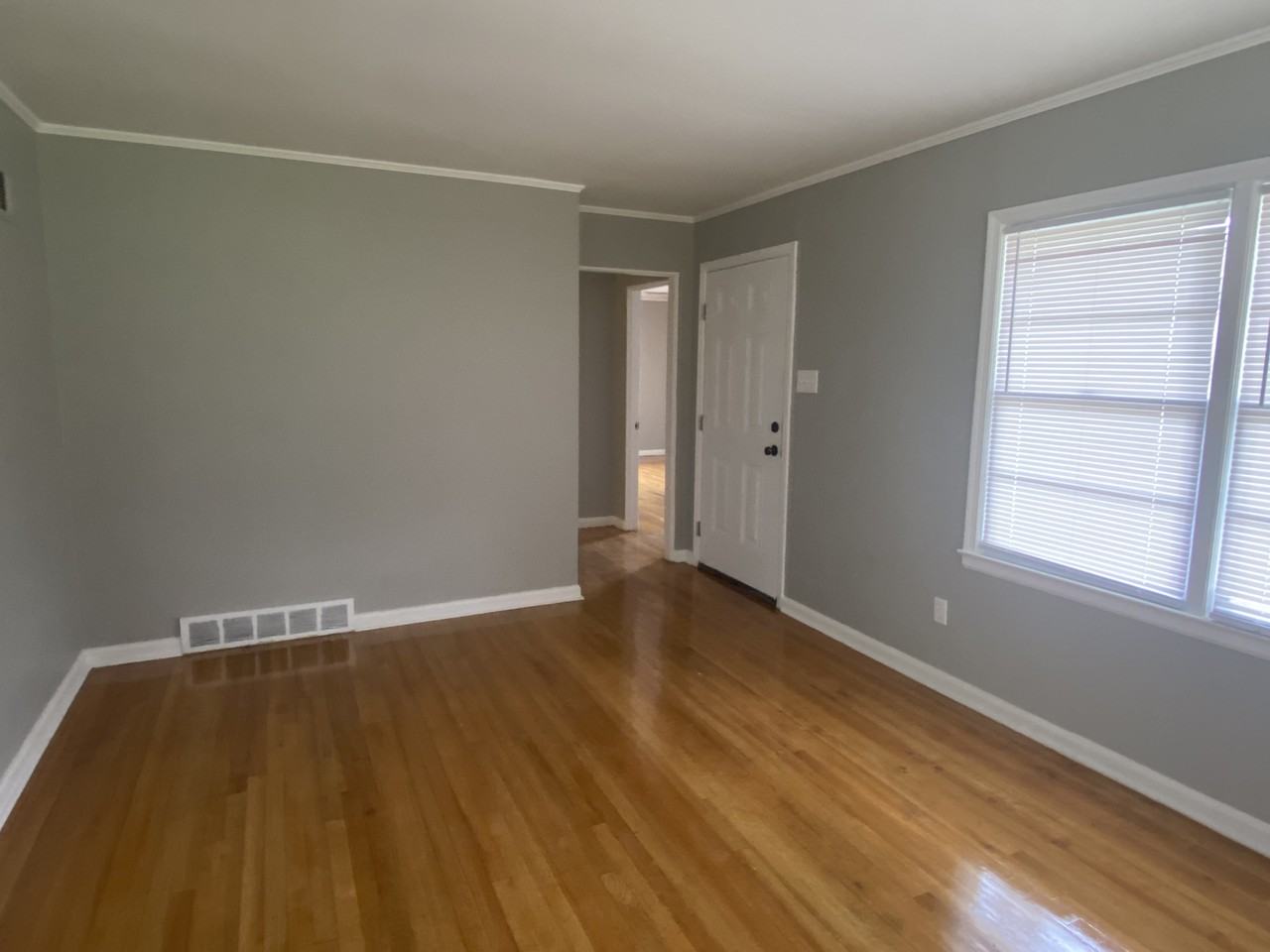 4301 Fredericks Ave - Photo 5 of 17