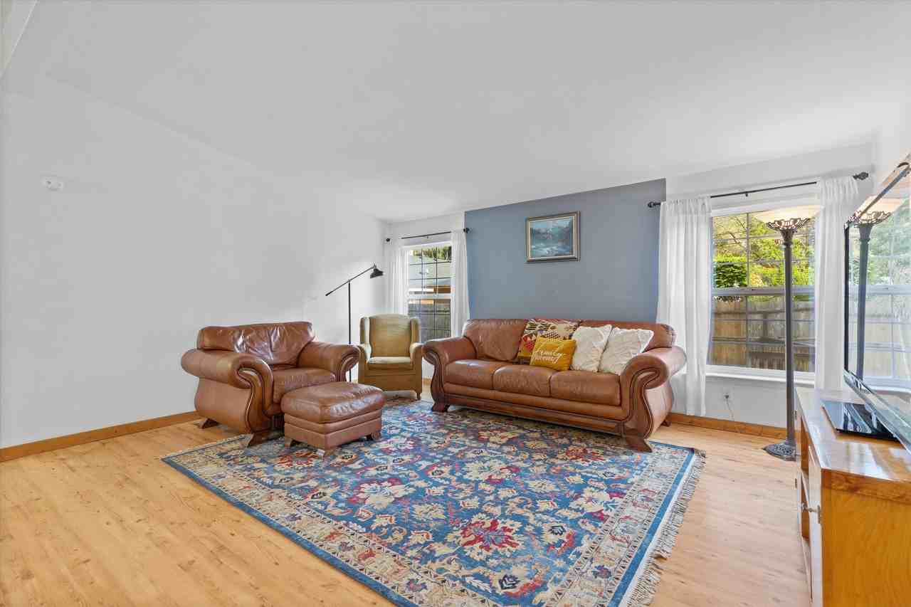 2347 N Chinook Ln - Photo 4 of 40