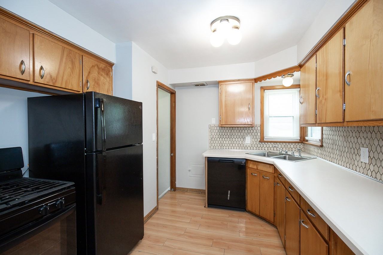 4925 E 93rd St - Photo 2 of 26