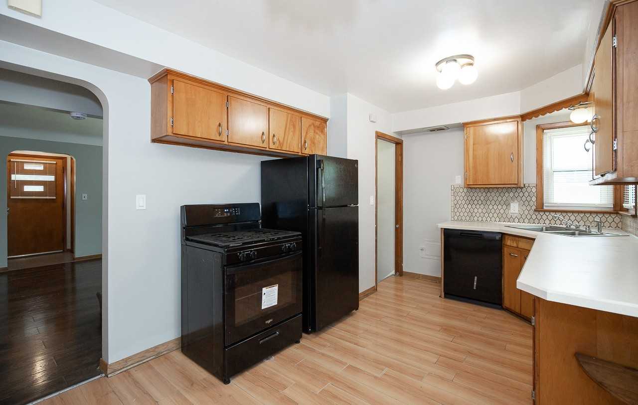4925 E 93rd St - Photo 4 of 26