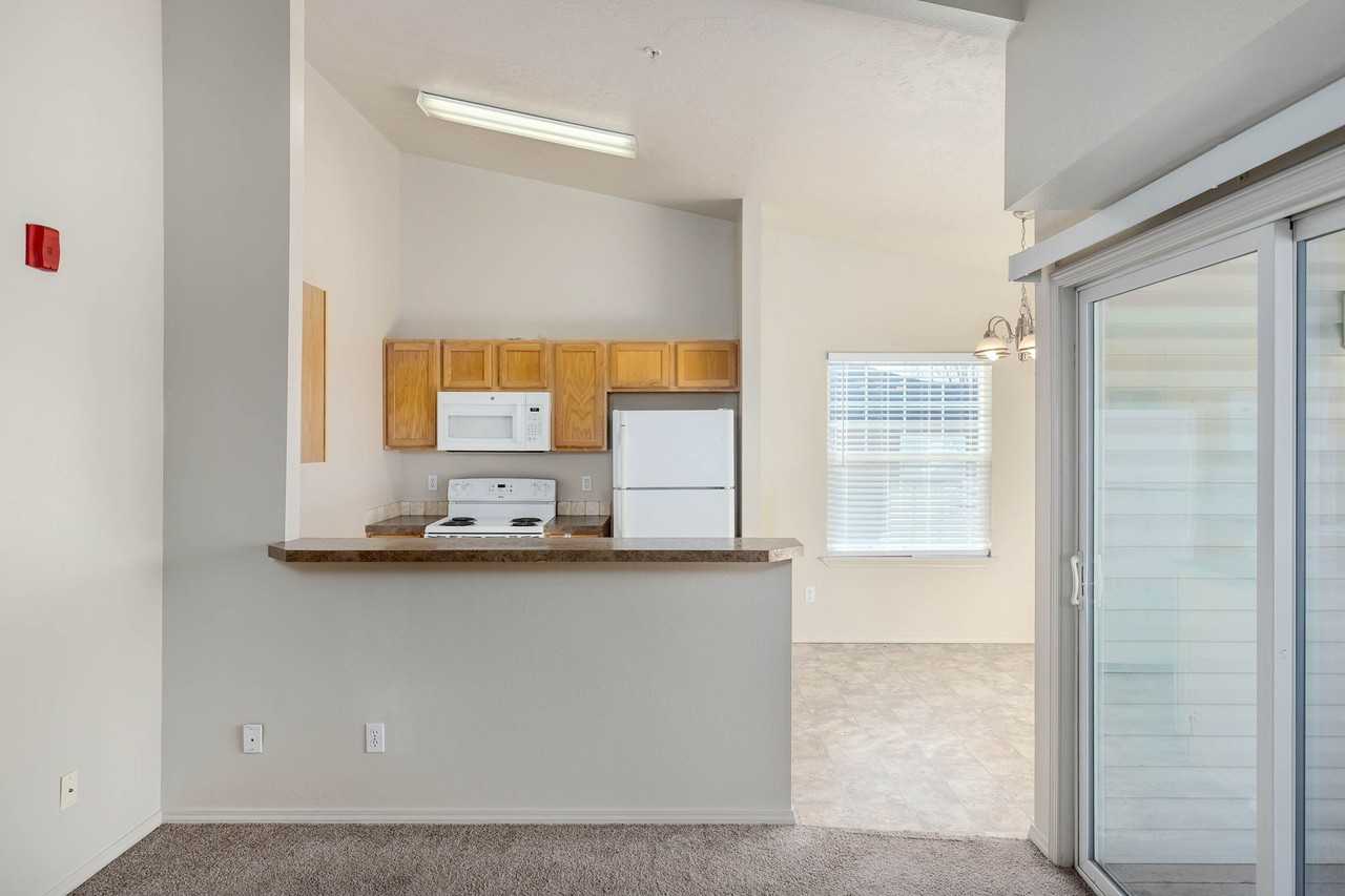 3304 S Milan Ave - Photo 7 of 46