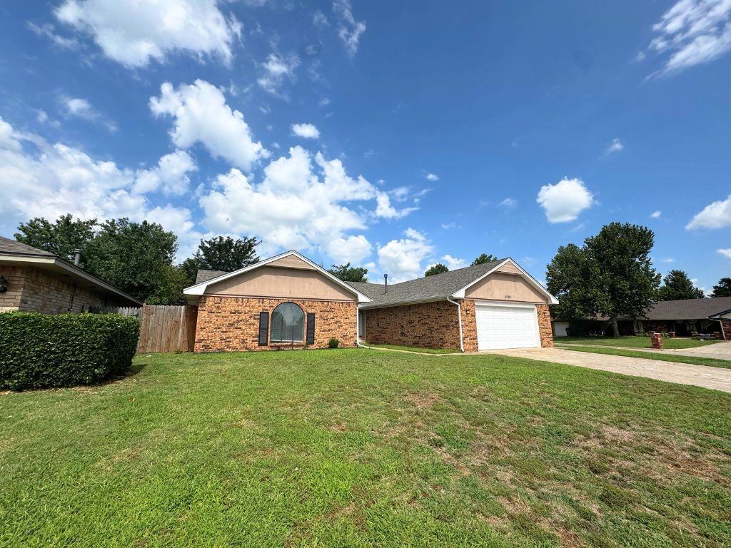 11629 Kings Cir - Photo 2 of 27