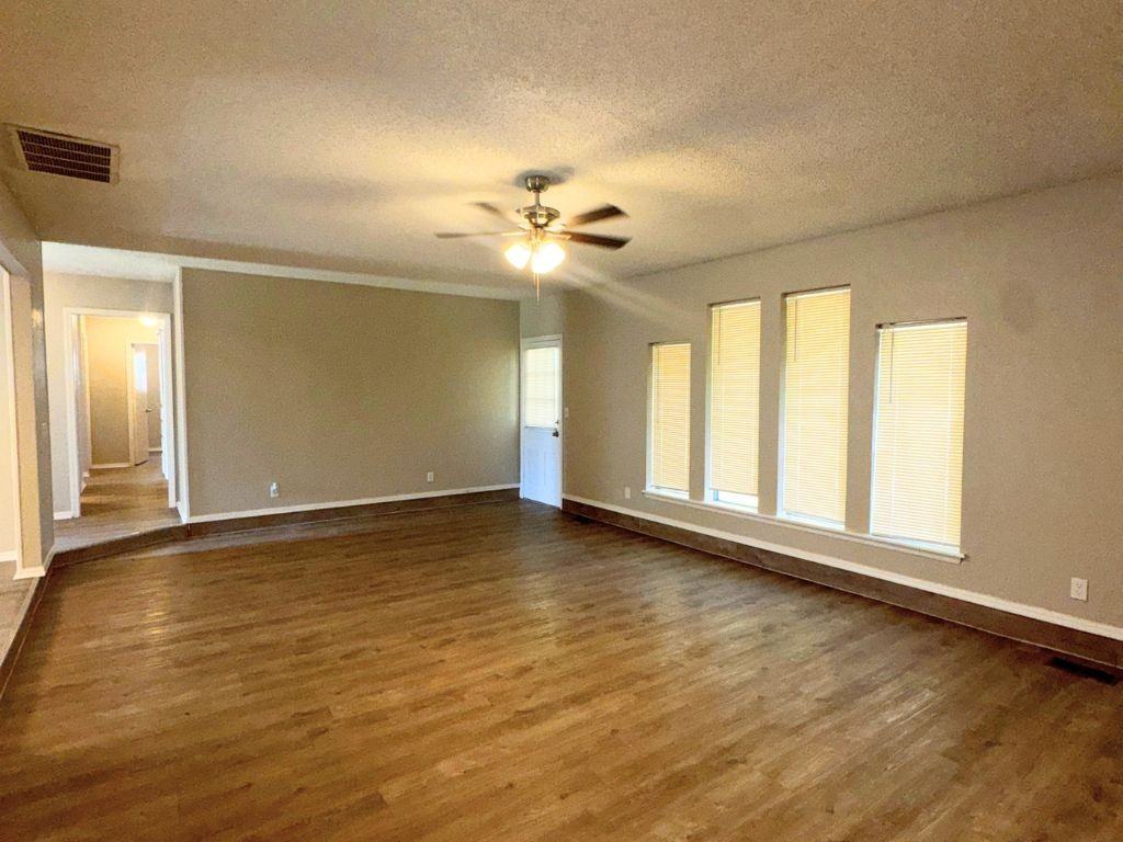 11629 Kings Cir - Photo 3 of 27