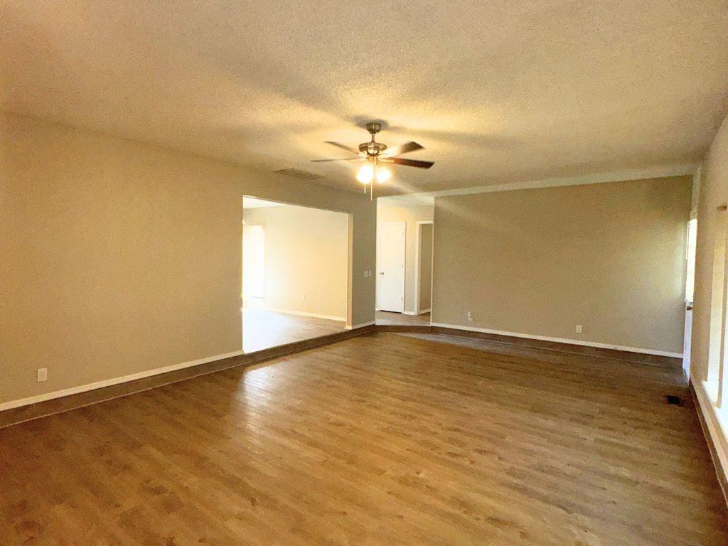 11629 Kings Cir - Photo 5 of 27