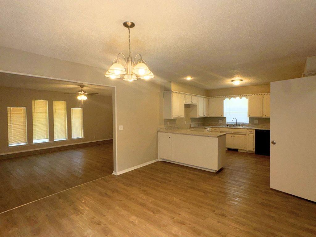 11629 Kings Cir - Photo 6 of 27