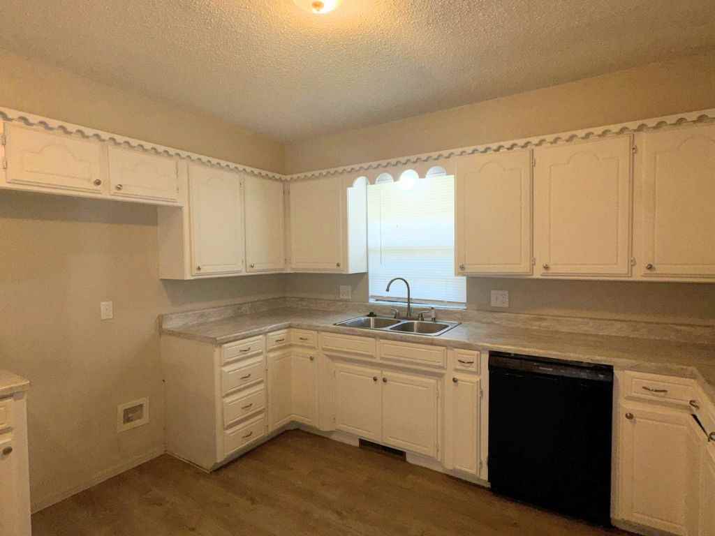 11629 Kings Cir - Photo 7 of 27