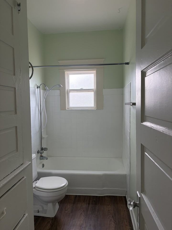 1502 Gold Ave Se - Photo 5 of 18