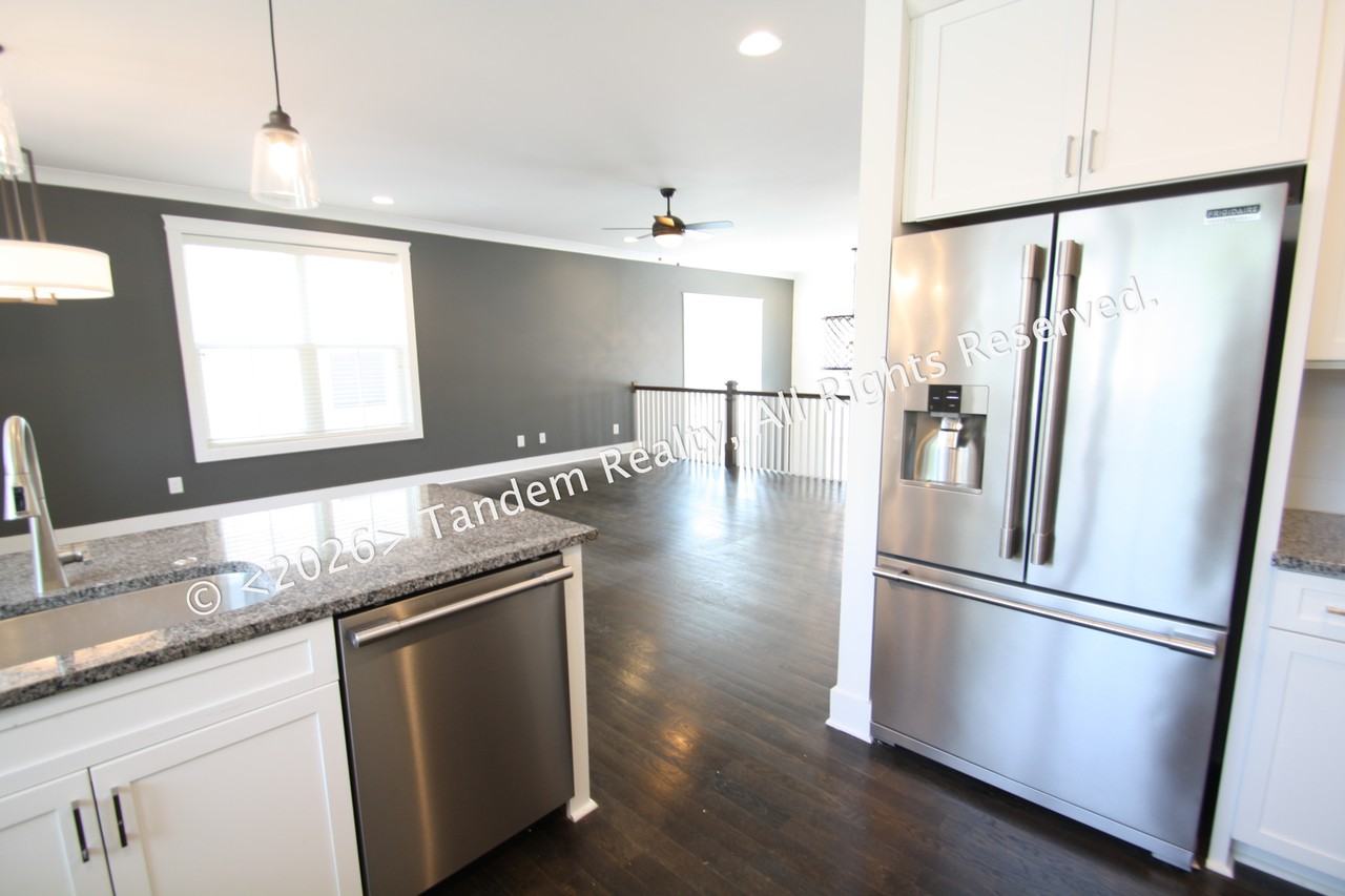 526 Wedgewood Ave - Photo 2 of 20