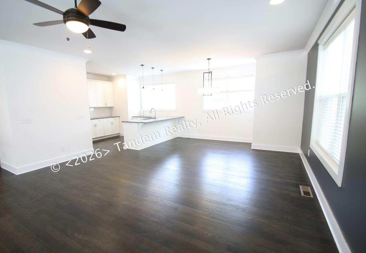 526 Wedgewood Ave - Photo 4 of 20