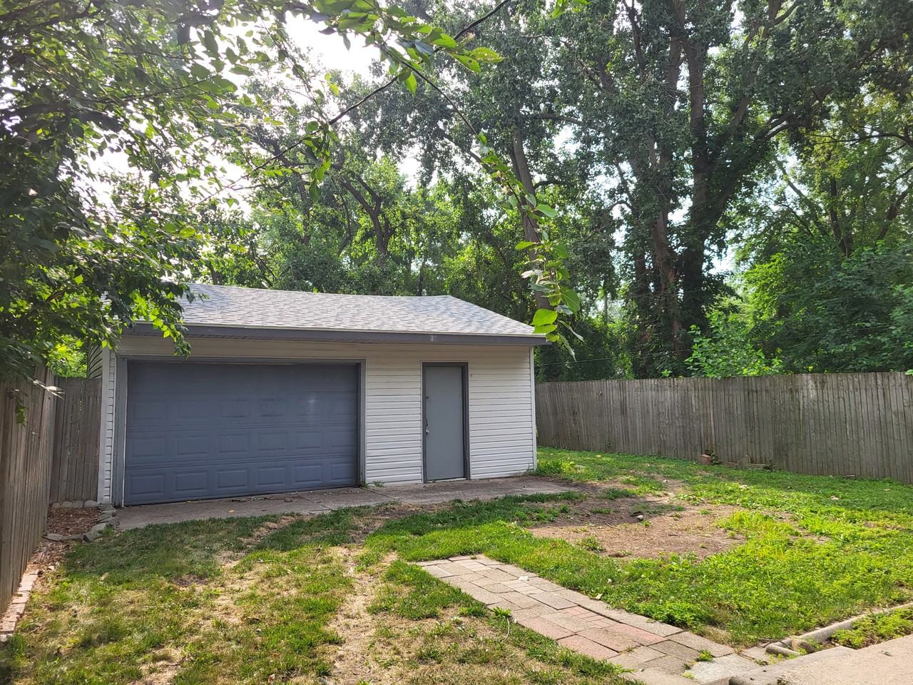15129 Mcguire St - Photo 2 of 10