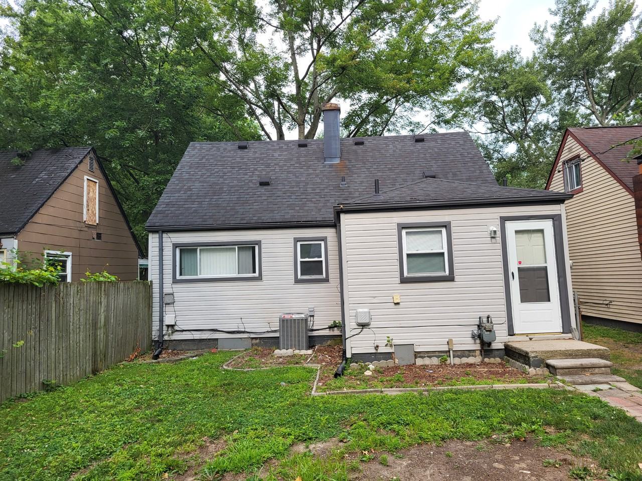 15129 Mcguire St - Photo 3 of 10