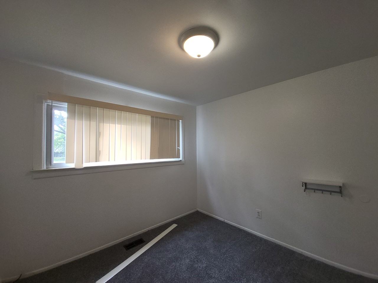 15129 Mcguire St - Photo 4 of 10