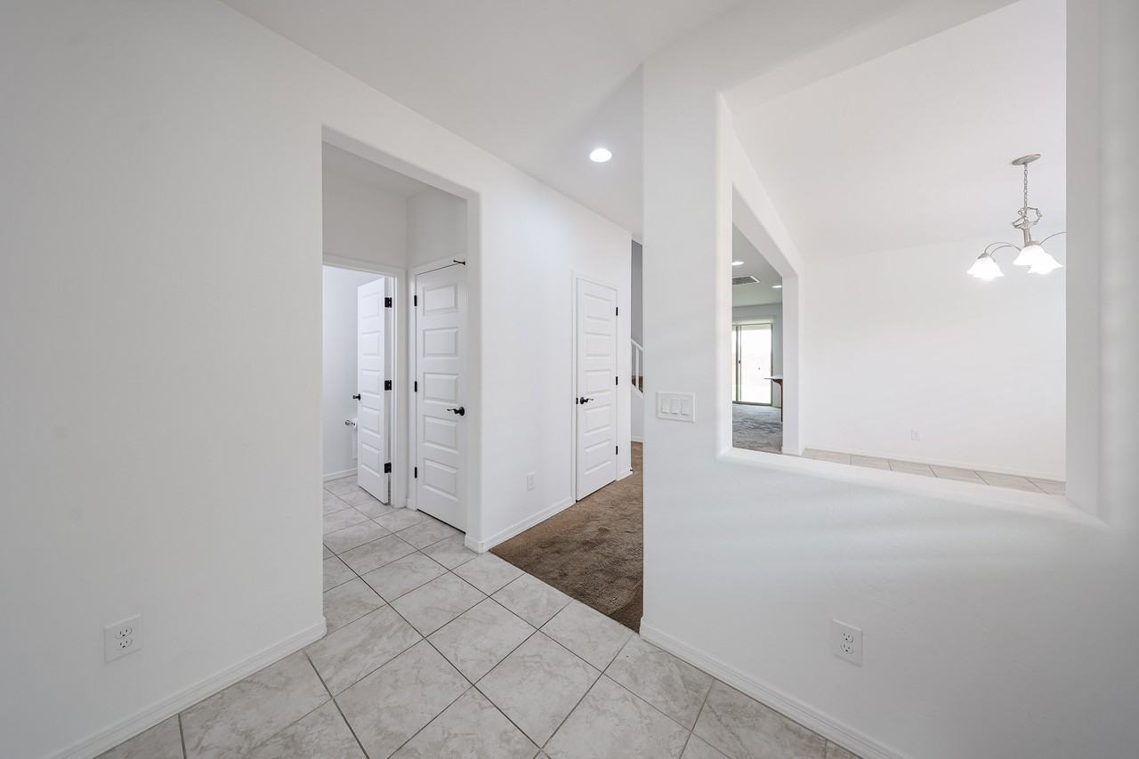13487 N 174th Ave - Photo 4 of 50